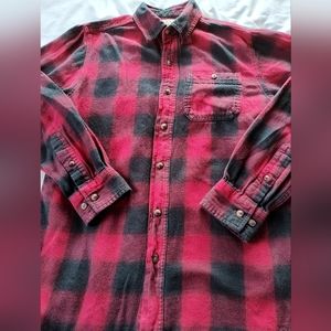 BLUE MOUNTAIN Men's Button Up Flannel Shirt. Size Small. Long Sleeves
